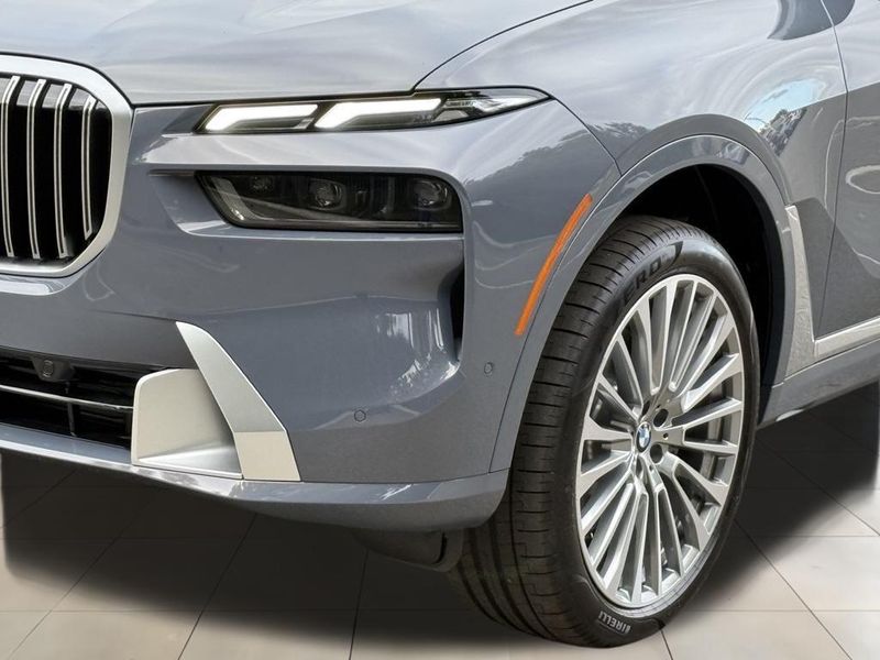 2025 BMW X7 xDrive40iImage 11
