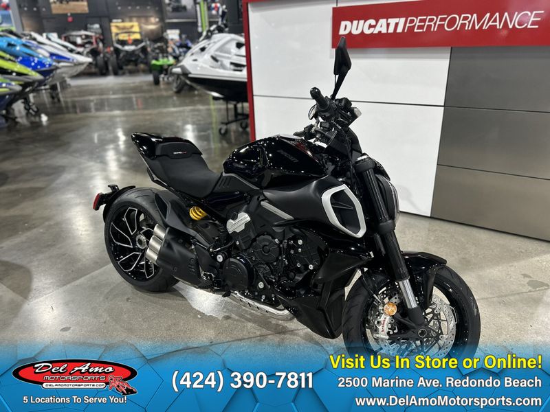 2024 Ducati DIAVEL V4Image 2