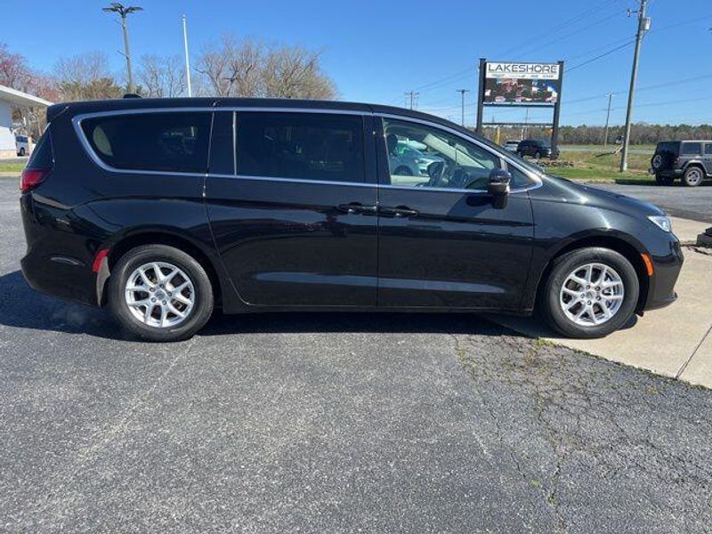 2023 Chrysler Pacifica Touring LImage 8