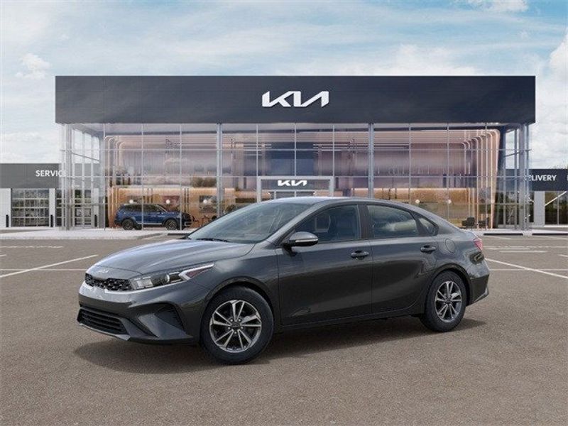 2024 Kia Forte LXSImage 3