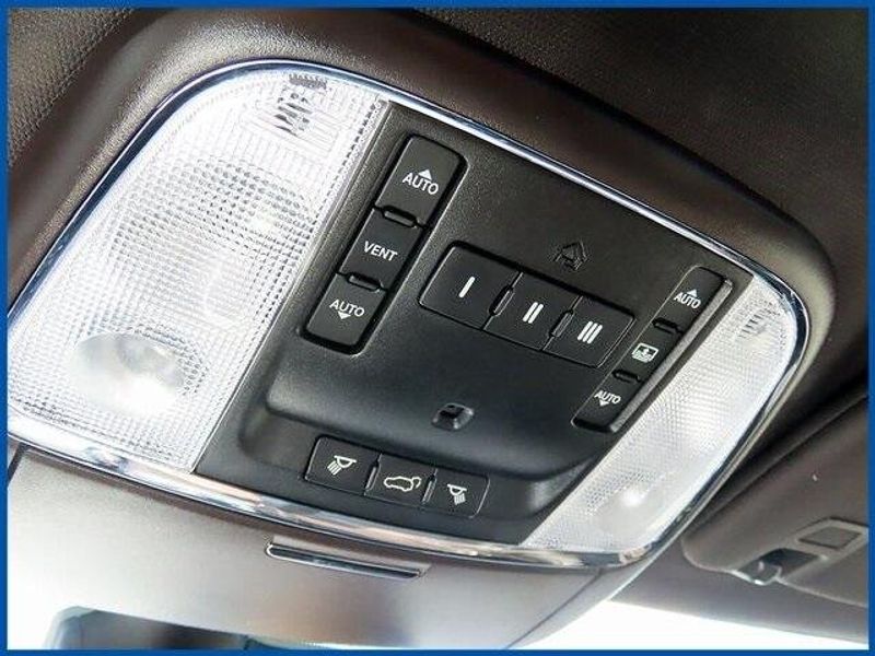 2019 Jeep Grand Cherokee Overland photo 19