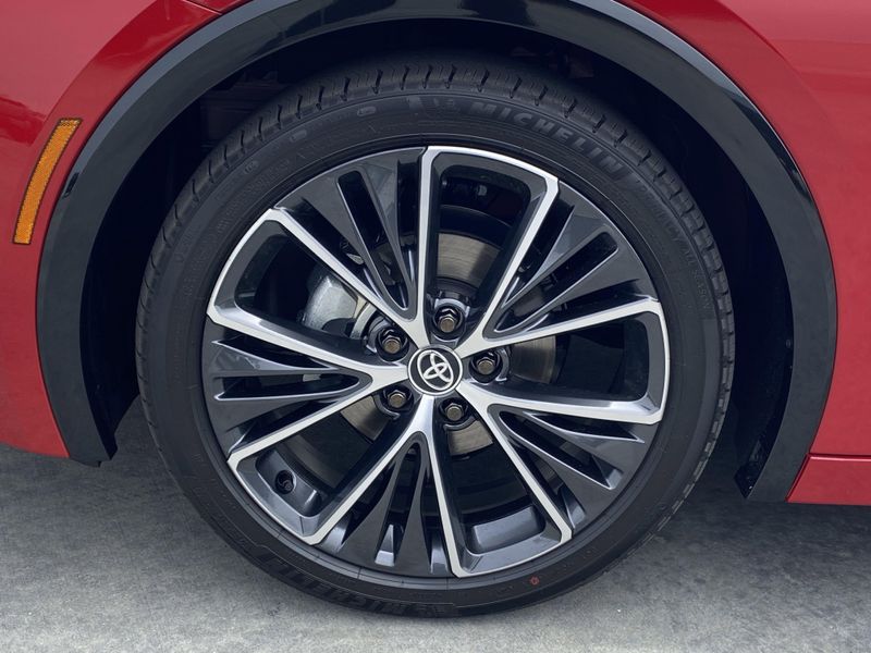 2025 Toyota Prius XLEImage 8