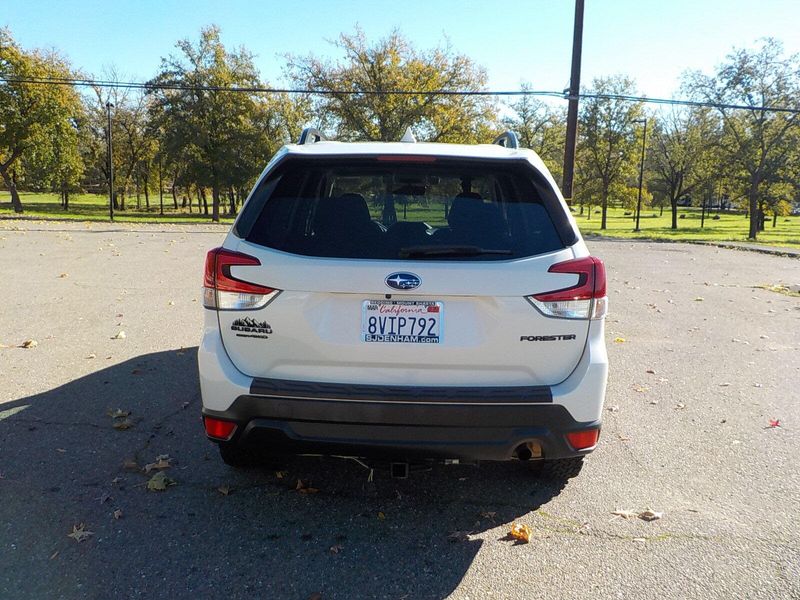2021 Subaru Forester Premium photo 4