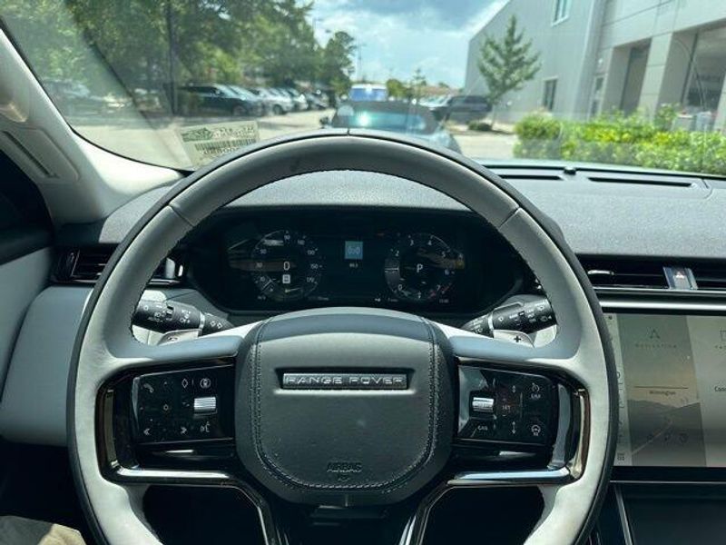 2025 Land Rover Range Rover Velar Dynamic SE