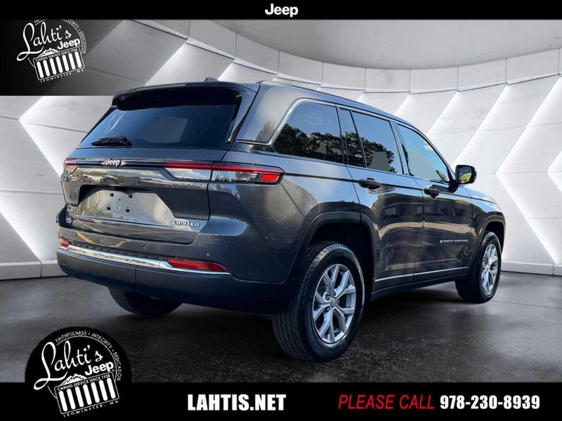 2022 Jeep Grand Cherokee Limited photo 3