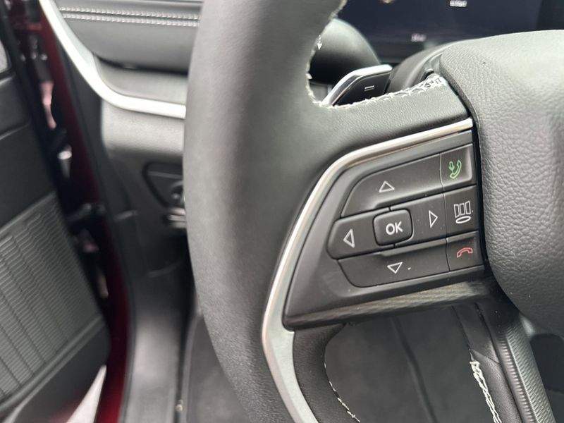 New 2025 Jeep Grand Cherokee L Laredo X 4x4Image 24
