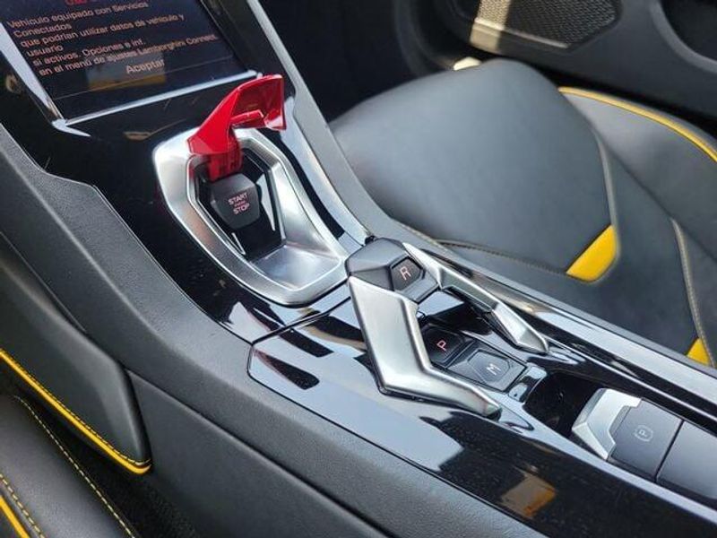 2021 Lamborghini Huracan Evo Coupe RWD photo 18