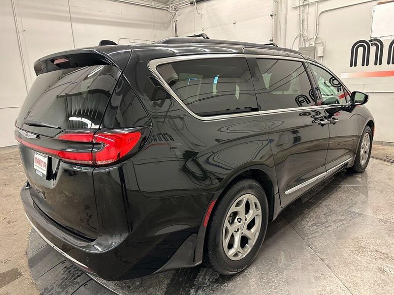 2023 Chrysler Pacifica LimitedImage 16
