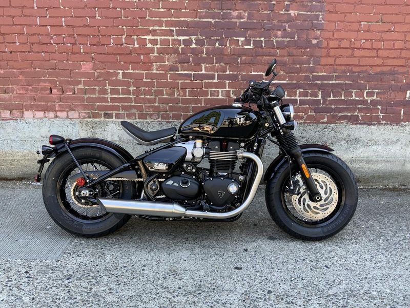 2026 Triumph BONNEVILLE BOBBER