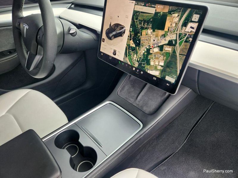2024 Tesla Model Y Long RangeImage 42