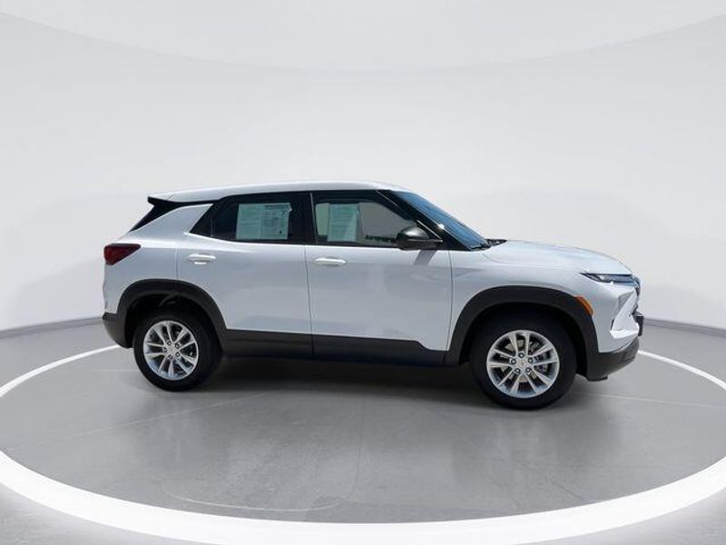 Used 2025 Chevrolet Trailblazer LSImage 9