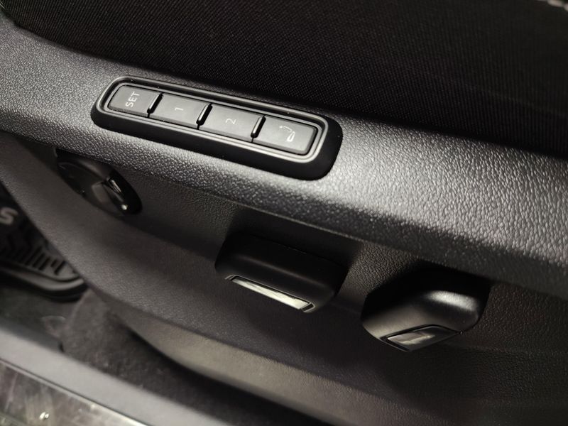 Used 2025 Volkswagen Atlas Cross Sport SEL Premium R-Line w/Sunroof/NavImage 18