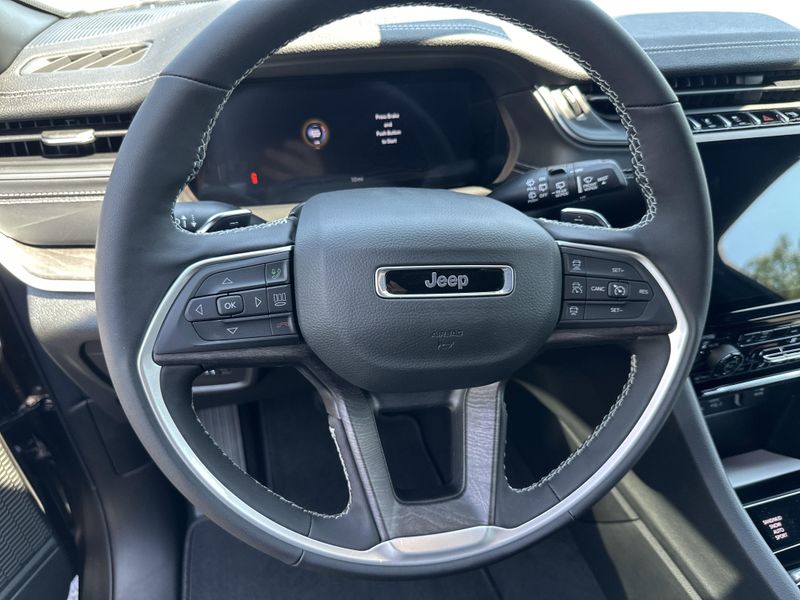 New 2025 Jeep Grand Cherokee L Limited 4x4Image 24