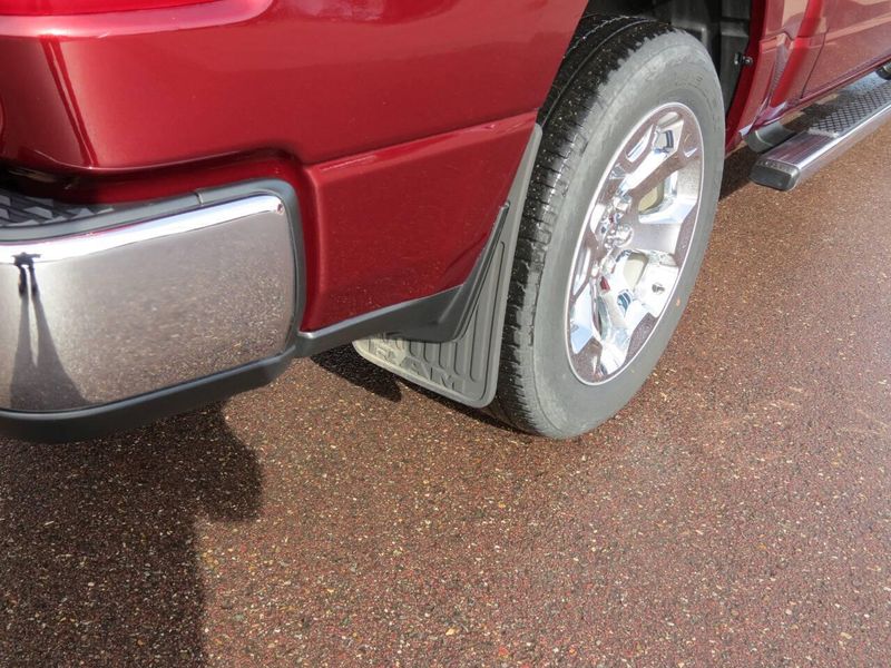 Used 2021 RAM 1500 Big Horn 4x4 4dr Crew Cab 5.6 ft. SB PickupImage 9