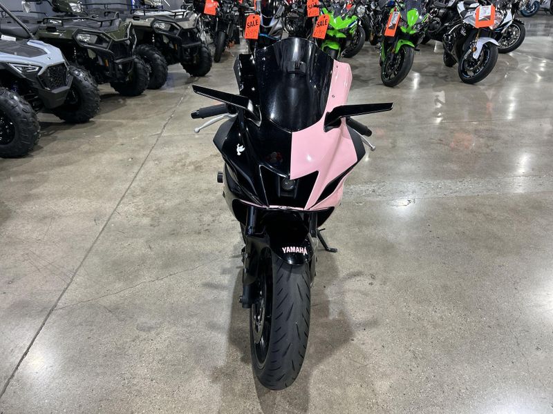Used 2023 Yamaha YZF-R7 Image 10
