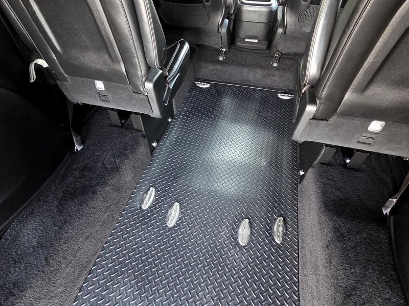 Used 2025 Chrysler Pacifica Select