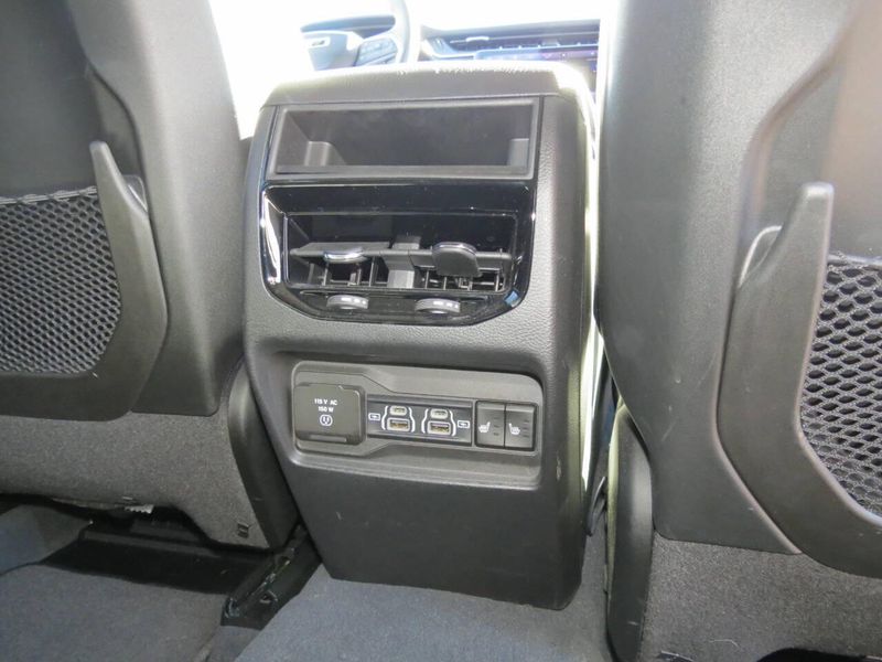 Used 2023 Jeep Grand Cherokee Limited 4x4 4dr SUVImage 32