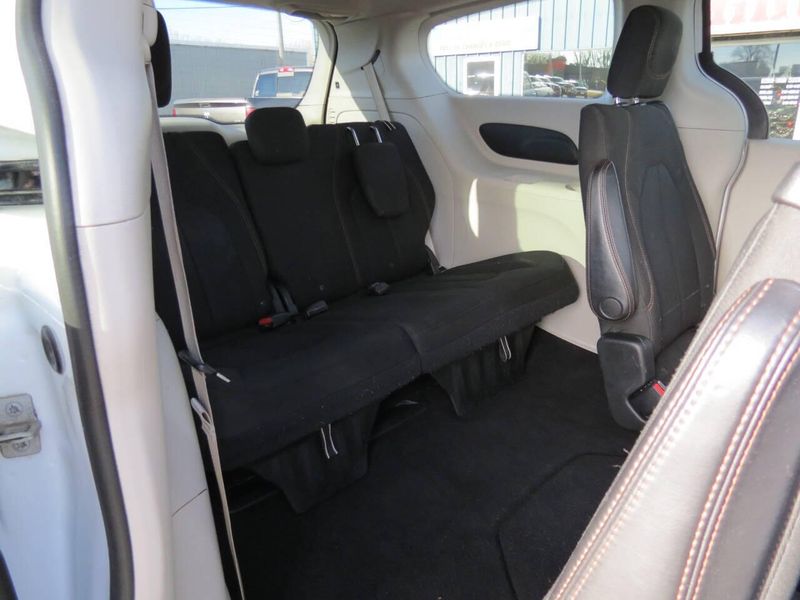 2018 Chrysler Pacifica Touring 4dr Mini VanImage 15