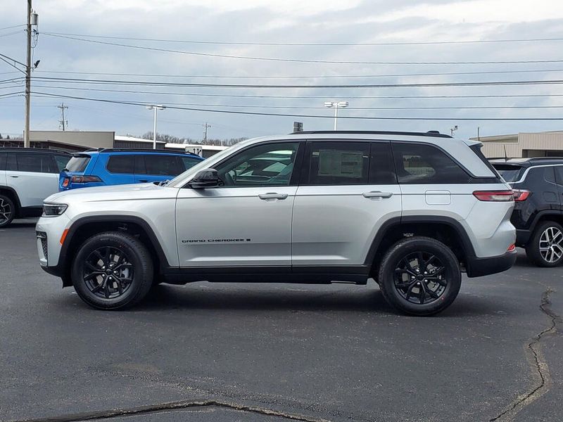 New 2026 Jeep Grand Cherokee Laredo Altitude 4x4