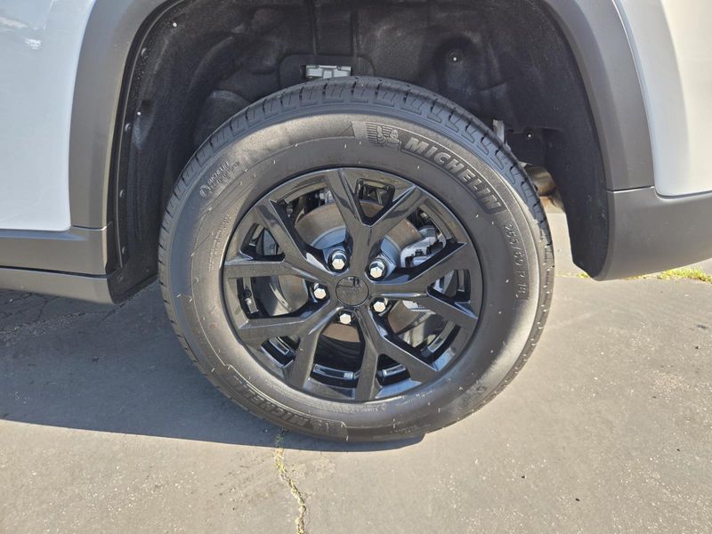 New 2026 Jeep Grand Cherokee Laredo Altitude 4x4