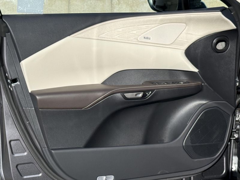 New 2026 Lexus RX 450h+ LuxuryImage 16