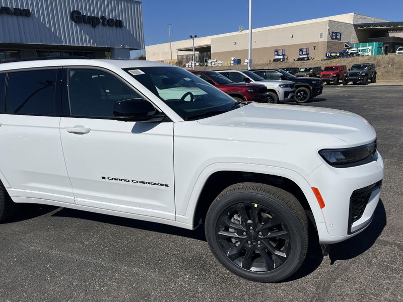 New 2026 Jeep Grand Cherokee L Limited Reserve 4x4Image 4