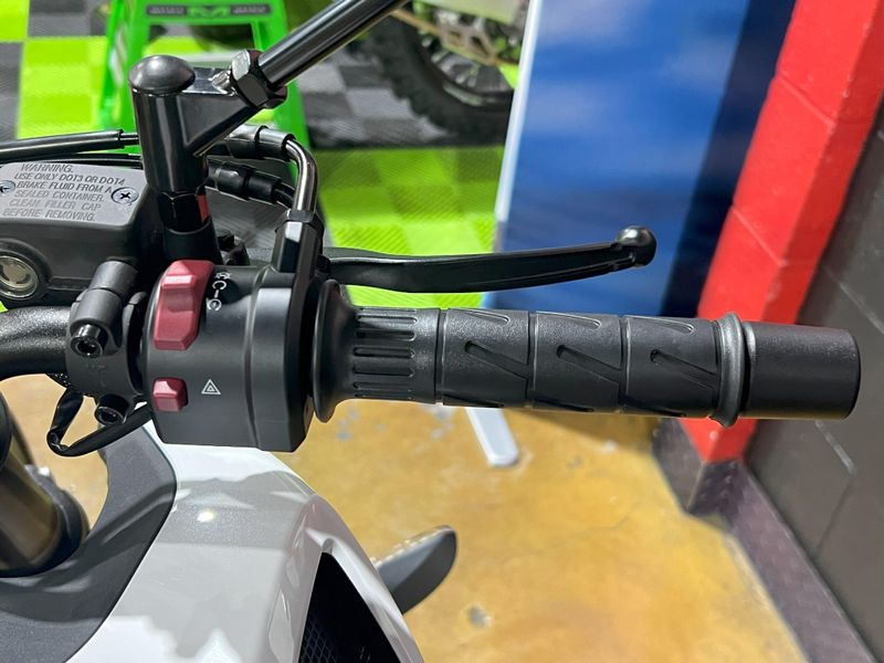 2025 CFMOTO 300NK Image 7