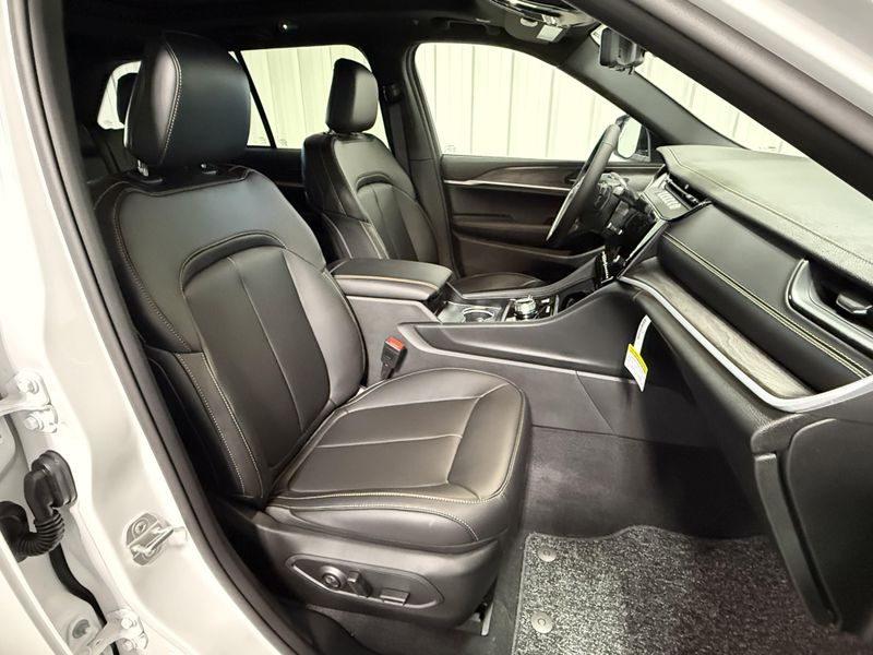 New 2026 Jeep Grand Cherokee 85th Anniversary Edition 4x4Image 13