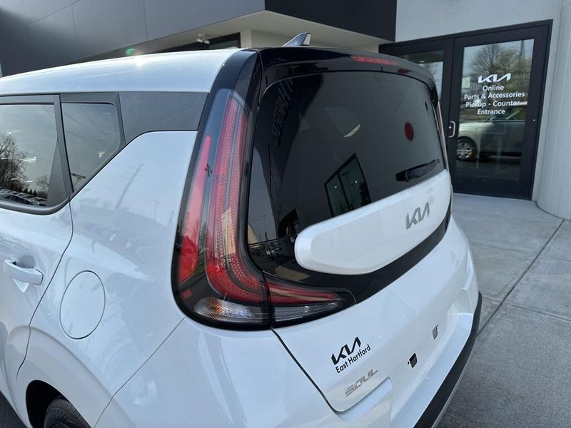 2023 Kia Soul LXImage 8