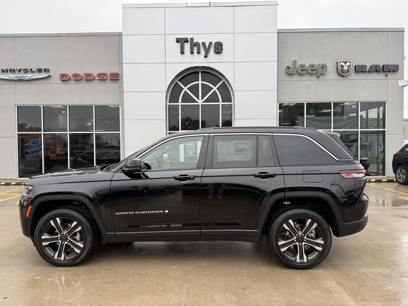 New 2027 Jeep Grand Cherokee Limited 4x4Image 33
