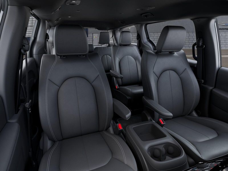 New 2027 Chrysler Pacifica SelectImage 9