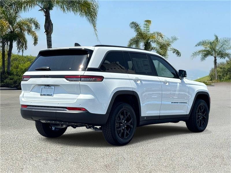 New 2026 Jeep Grand Cherokee Laredo Altitude 4x2