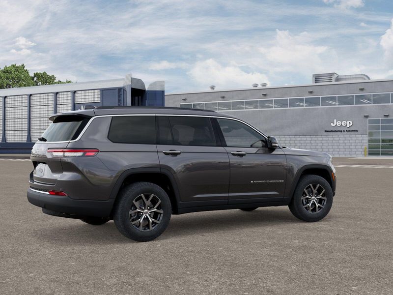 2025 Jeep Grand Cherokee Limited photo 2