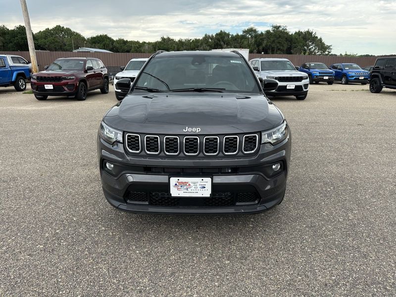 2024 Jeep Compass Latitude Lux 4x4Image 3