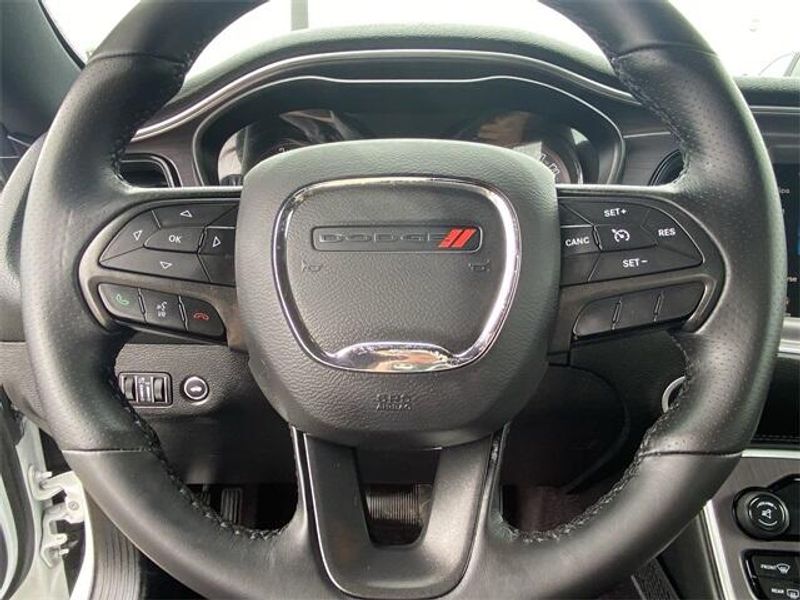 2016 Dodge Challenger SXTImage 21