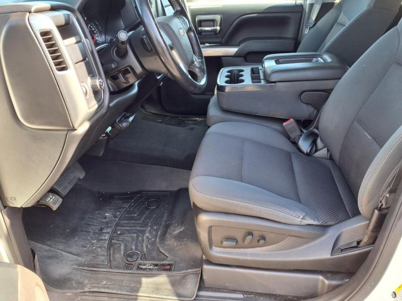 2018 Chevrolet Silverado 1500 LT photo 6