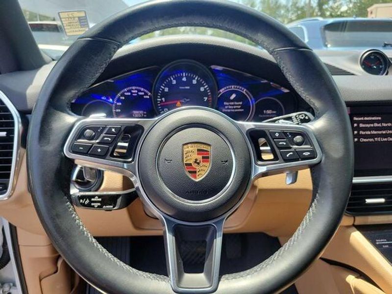 2021 Porsche Cayenne photo 18