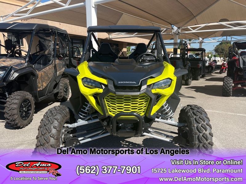 2022 Honda SXS10S2RDLN  in a TONIC YELLOW PEARL exterior color. Del Amo Motorsports of Los Angeles (562) 262-9181 delamomotorsports.com 