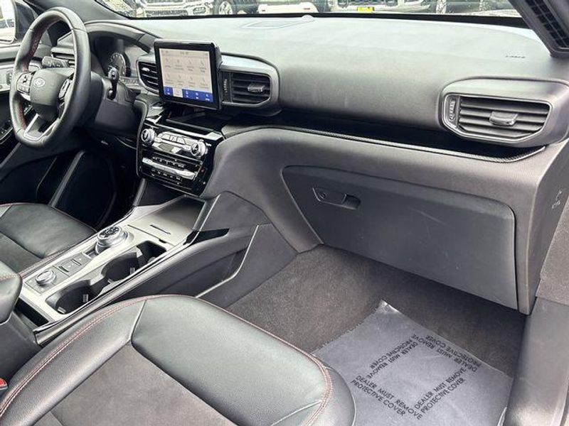 Used 2024 Ford Explorer ST-LineImage 13