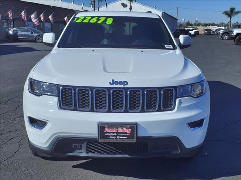 2019 Jeep Grand Cherokee Laredo EImage 2