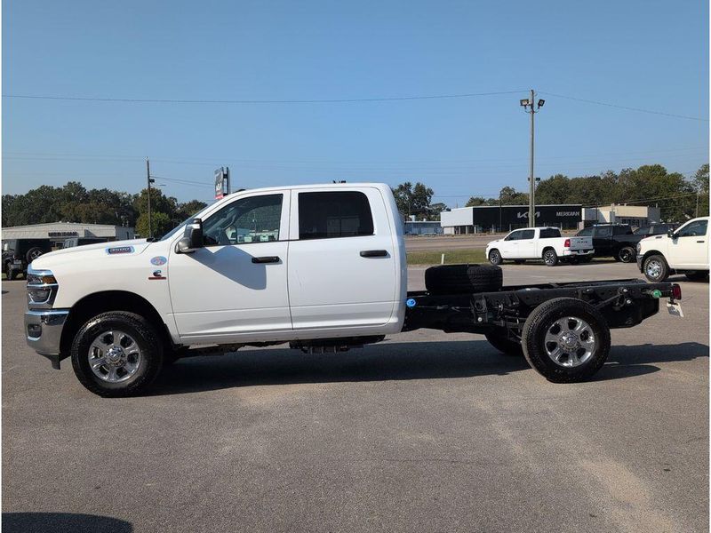 New 2026 RAM 3500 Tradesman Crew Cab Chassis 4x4 60