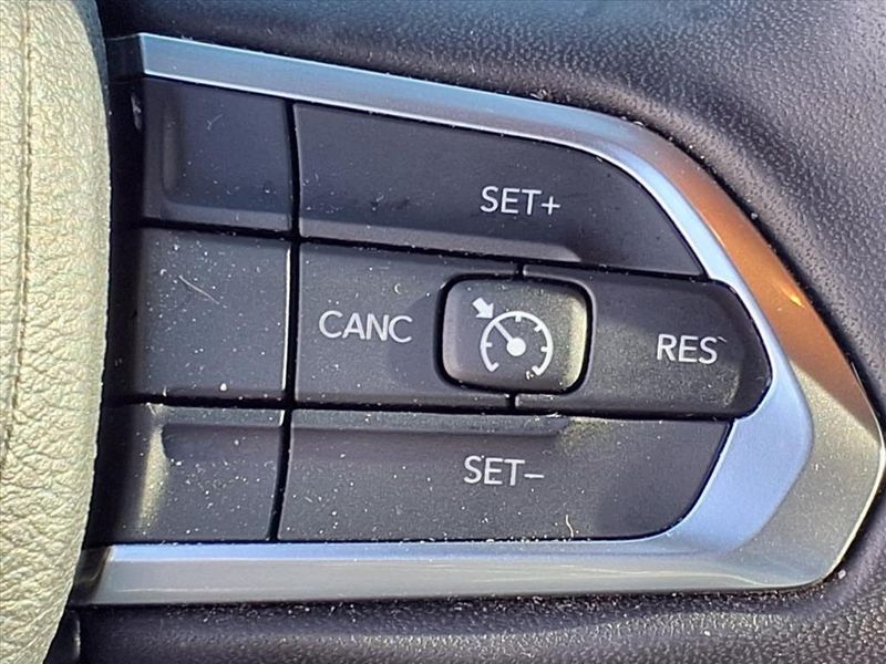 Used 2023 Jeep Compass LatitudeImage 18