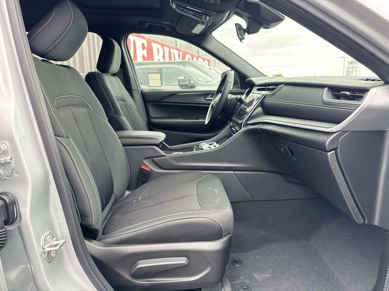 New 2026 Jeep Grand Cherokee L Laredo X 4x2
