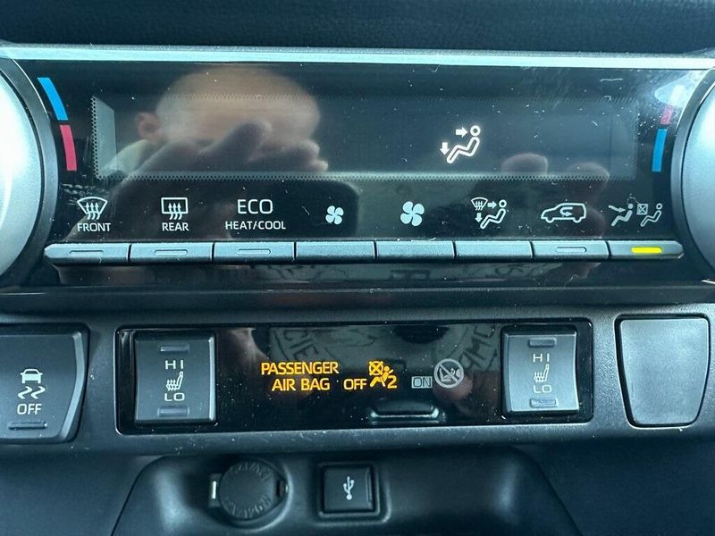 2021 Toyota RAV4 Prime XLE Premium photo 4