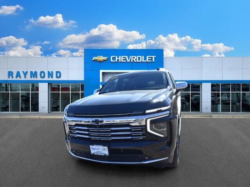 New 2026 Chevrolet Suburban PremierImage 8