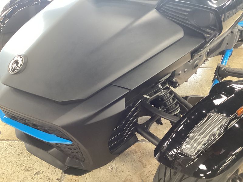 2023 Can-Am SPYDER F3S SPECIAL SERIES MONOLITH BLACK SATINImage 15