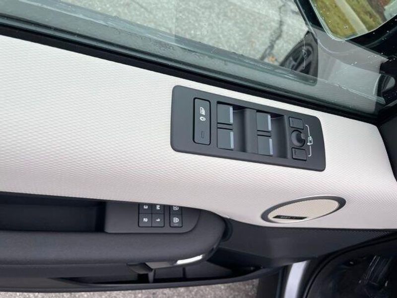 Used 2025 Land Rover Discovery Dynamic SE