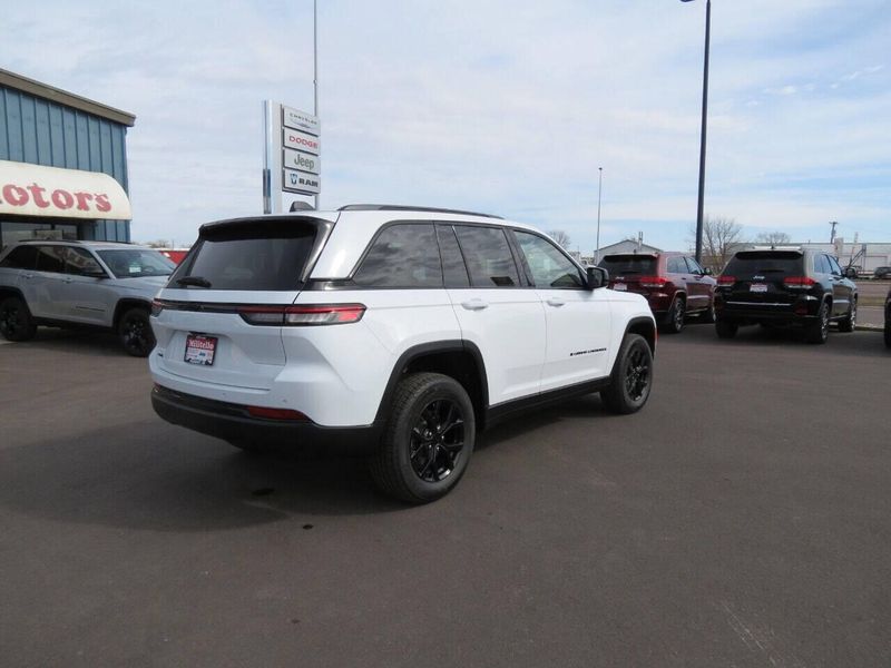 2024 Jeep Grand Cherokee Altitude X 4x4Image 11