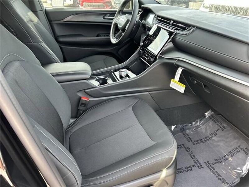 New 2025 Jeep Grand Cherokee Laredo X 4x2Image 12