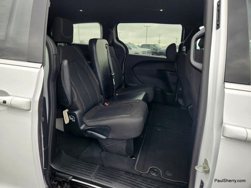 Used 2024 Chrysler Pacifica Touring